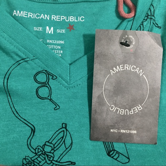 Men Jade Green V Neck Graphic Tee Sneaker Glasses - Picture 3 of 6